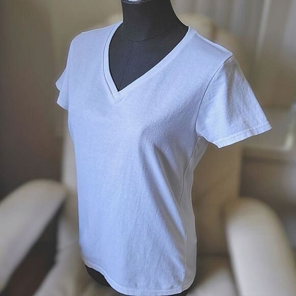NWOT Gildan White Heavy Cotton V-neck Short Sleeve T-shirt - Picture 4 of 13